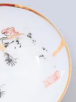 2 darab japán porcelán katonai szakés csésze. cca 1940-1944, klf motívumokkal és kalligráfiával dísz...