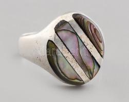 Ezüst (Ag) gyűrű abalone kagyló berakással, m: 62, jelzett, bruttó 12,9g