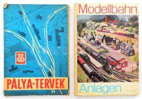 Klaus Gerlach: Modellbahn Anlagen. Berlin, 1966, Transpress, 183 p. Fekete-fehér képekkel illusztrálva. Német nyelven. Kiadói félvászon-kötés, kissé viseltes, sérült borítóval, egy lapon szakadásból eredő hiánnyal. + TT-modellvasút pálya-tervek, sérült kiadói mappában