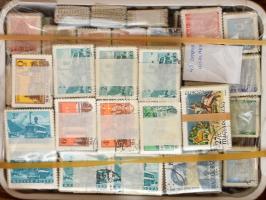 45 db kisalakú 1970 előtti bündli + 37 db nagyalakú bündli, közte párok is, műanyag dobozban