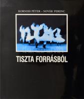 Korniss Péter - Novák Ferenc: Tiszta forrásból. Az egyik szerző, Novák Ferenc Tata (1931-2024) Kossuth-díjas és Erkel Ferenc-díjas magyar koreográfus, rendező, etnográfus által Jálics Kinga (1943-2019) kulturális újságíró, szerkesztő részére DEDIKÁLT példány. Bp., 1997., Planétás. Gazdag képanyaggal illusztrált. Kiadói egészvászon-kötés, kiadói papír védőborítóban.