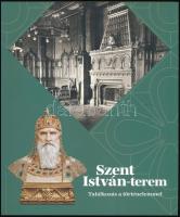Szentpály-Juhász Miklós: Szent István-terem. Találkozás a történelemmel. Bp., 2023, Hauszmann Alapítvány, 153+(5) p. Második, bővített kiadás. Gazdag képanyaggal illusztrálva. Kiadói papírkötés.