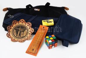 Vegyes bolha tétel: tollak bűvös kocka, óra, pipere táska, stb