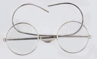 Drótkeretes szemüveg