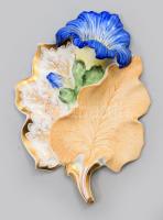 Angol plasztikus virág falidísz. Kézzel festett porcelán, késő-viktoriánus kor vagy 20. sz. első harmada, jelzett, hibátlan, 21x15 cm