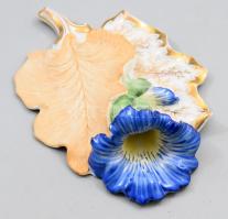 Angol plasztikus virág falidísz. Kézzel festett porcelán, késő-viktoriánus kor vagy 20. sz. első har...
