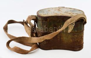 Géppuska és aknavető gázmentesító készlet, használati utasítással a doboz belső felén. doboz rozsdás