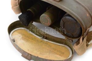 Géppuska és aknavető gázmentesító készlet, használati utasítással a doboz belső felén. doboz rozsdás