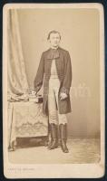 cca 1870 Előkelő fiatal férfi portréja, vizitkártya Canzi és Heller pesti műterméből, 10,5x6 cm