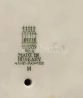 Zsolnay Baromfiudvar. Terv.: Sinkó András. Jelzett, kézzel festett, hibátlan, m: 18,5 cm