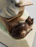 Zsolnay olvasó, képeskönyvet nézegető gyermek, cicával.. Terv.: Sinkó András. Jelzett, kézzel festet...