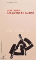 Csoóri, Sándor: Com cisnes sob o fogo do canhao. A szerző, Csoóri Sándor (1930?2016) költő, író, újságíró, forgatókönyvíró által Farkas Géza műfordító részére DEDIKÁLT példány. "Farkas Gézának viszonzásul a remek fordításokért ...." Versoes de Egito Goncalves sobre tradicao literal de Pál Ferenc. E revisao de Mária Demeter. Sao Paulo. 1997., Limiar, 72 p. Portugál nyelven. Kiadói papírkötés.