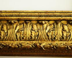 Reprezentatív, antik fa képkeret, kisebb sérülésekkel, belső méret: 77x102 cm. KIZÁRÓLAG SZEMÉLYES Á...