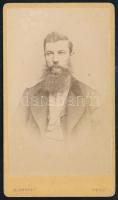 cca 1870 Szakállas férfi portréja, vizitkártya Christ Anna pesti műterméből, dekoratív verzóval, 10,5x6 cm