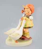 Hummel Goebel lány libákkal. Jelzett, hibátlan, m: 10 cm
