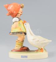 Hummel Goebel lány libákkal. Jelzett, hibátlan, m: 10 cm