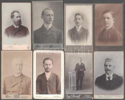 8 db férfiakat ábrázoló vizitkártya, különféle műtermekből (közte Graf Rudolf, Eger-Mezőkövesd; Braun Menyhért, Bp.; Blaho Ede, Aranyosmarót; stb.), változó állapotban