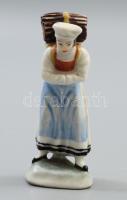 Rosenthal vízhordó nő. Jelzett, hibátlan, m: 6 cm