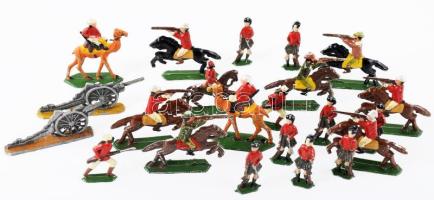 22 darab ólomkatona, ágyúk, lovas, gyalogos, stb., m: 7 cm alatt