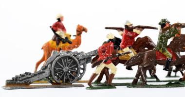 22 darab ólomkatona, ágyúk, lovas, gyalogos, stb., m: 7 cm alatt