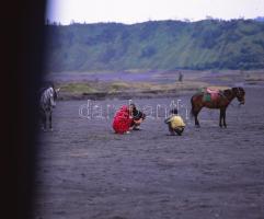 Csák Miklós (1933-2013): Fotó negatívok 12 db, négy csíkon tibeti portrék, tájképek