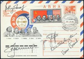 1975 A Szojuz-Apollo program résztvevőinek aláírásai emlékborítékon: Alekszej Leonov (1934- ), Valerij Kubaszov (1935-2014), Thomas P. Stafford (1930- ), Vance D. Brand (1931- ) és Deke Slayton (1924-1993) / 1975 Signatures of the members of the Apollo-Soyuz Test Project: Aleksey Leonov (1934- ), Valeriy Kubasov (1935-2014), Thomas P. Stafford (1930- ), Vance D. Brand (1931- ) and Deke Slayton (1924-1993)