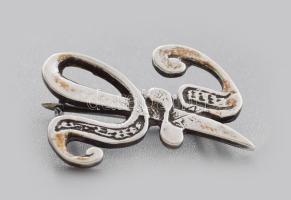 Ezüst (Ag) stilizált K betű bross, 2,6x2 cm, jelzett, nettó 3,4g