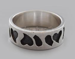 Ezüst (Ag) szív mintákkal díszített gyűrű, m: 62, nettó 7,1g