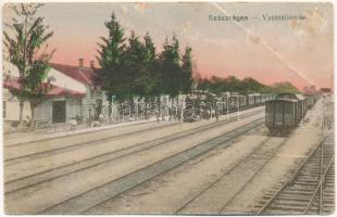 Szászrégen, Sächsisch-Regen, Reghin; Vasútállomás, gőzmozdony, vonat. Vasúti Levelezőlapárusítás 2402. / railway station, locomotive, train (fa)