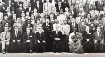 cca 1970 Államfők és politikai vezetők csoportképe. Kim Ir Szen Észak-Koreai vezetővel a középen. Na...