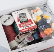 Vegyes bolhapiaci tétel kis dobozban, közte Zrínyi 1941 Kispuska díjtál, d: 16 cm