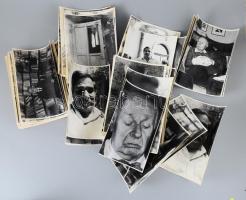 Ismert magyar személyeket (írók, költők, stb.) ábrázoló fotók: Pusztai János, Balogh Edgár, Mózes Attila, Bálint Tibor, Király László és mások, összesen kb. 60-70 db fotó, a hátoldalon feliratozva, változó állapotban, 24x18 cm körüli méretben