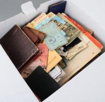 Nagy doboznyi papírrégiség tétel: okmányok, nyomtatványok, reklámok, vegyes korból