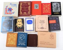 14 darab minikönyv, közte Somogyi mozik I., Világbajnokaink, Balázs János élete és művészete, Hollóházi porcelán, Az ember tragédiája, stb., vegyes állapotban.