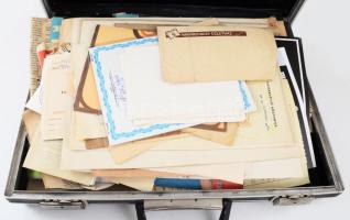 Egy aktatáskányi vegyes papírrégiség