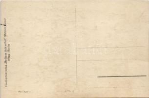 Ihre Majestäten auf einen Torpedoboot. Bediene dich selbst (Brüder Kohn) Wien / Their Majesties Char...