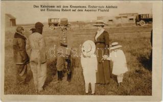 Das Kaiserpaar mit dem Kronprinzen. Erzherzogin Adelheid ind Erzherzog Robert auf dem Asperner Flugfeld. Phot. Br. Schuhmann, Brüder Kohn Wien I. / Charles I of Austria and Empress Zita with their two children (EK)