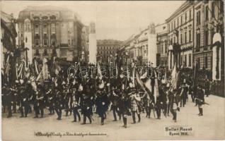 Budapest I. Budai Vár, Károly király és Zita királyné koronázása. Beller Rezső felvétele