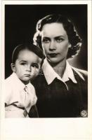 Horthy István özvegye Edelsheim-Gyulai Ilona és fiuk Horthy Istvánka