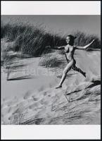 cca 1951 André de Dienes (korábban Ikafalvi-Dienes Andor György) (1913-1985) magyar - amerikai fotóriporter és fotóművész felvétele (A futóhomok nyomában), 1 db modern nagyítás, jelzés nélkül, 21x15 cm