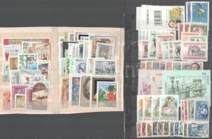 10 klf sor + 10 db blokk + 50 db önálló bélyeg, 2 közepes berakólap minden oldalán