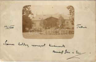 1900 Velence, Kisvelence; Tükrös, Manndorff-Wickenburg kúria és kertje, kastély. A képeslap feladója a tulajdonos, báró Manndorff Géza (1860-1926), aki Velence Tükrös nevű részét vásárolta meg az 1890-es években. A címzett Kenessey Kálmán (1822-1913) ügyvéd, alispán, miniszteri tanácsos. photo (EK)