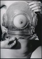 cca 1960 "Nehézbúvár", szolidan erotikus felvétel, 1 db mai nagyítás, jelzés nélkül, 21x15 cm