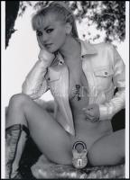 "Lakatos kerestetik", szolidan erotikus felvétel, 1 db mai nagyítás, jelzés nélkül, 21x15 cm