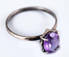 Ezüst (Ag) gyűrű ametiszt berakással, m:58, jelzett, bruttó 1,5g