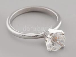 Fehérarany (Au) gyűrű, köves, 9k, jelzet, m:52, bruttó 1,9g