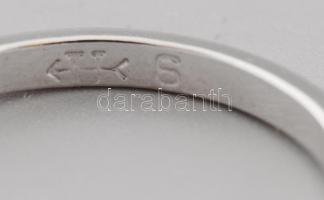 Fehérarany (Au) gyűrű, köves, 9k, jelzet, m:52, bruttó 1,9g