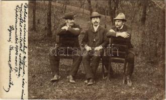 1904 Liptószentmiklós, Liptovsky Mikulas; széken ülő férfiak / men sitting on chairs. photo