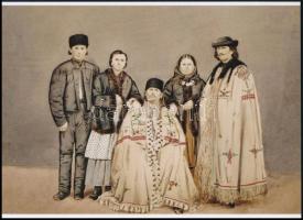 cca 1861 Tiedge János pesti fényképész felvétele, amit kézzel színeztek (Baranya megye, Cserkút, helyi viseletek), 1 db modern nagyítás, jelzés nélkül, az eredeti fotót bemutatták 1862-ben, a Londonban megrendezett Ipari és Művészeti Világkiállításon, 15x21 cm