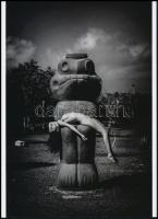 cca 1970 "Emberáldozat egy istenség oltárán", szolidan erotikus felvétel, 1 db modern nagyítás, jelzés nélkül, 21x15 cm